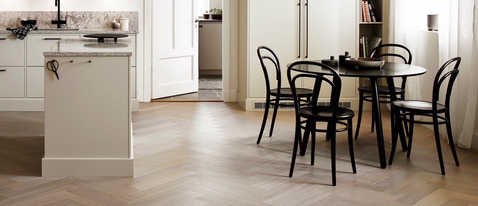 Maxwood Jazz Ek Dimgrå 135945 46 Vedum Moa Linnebeige 00 Beskuren