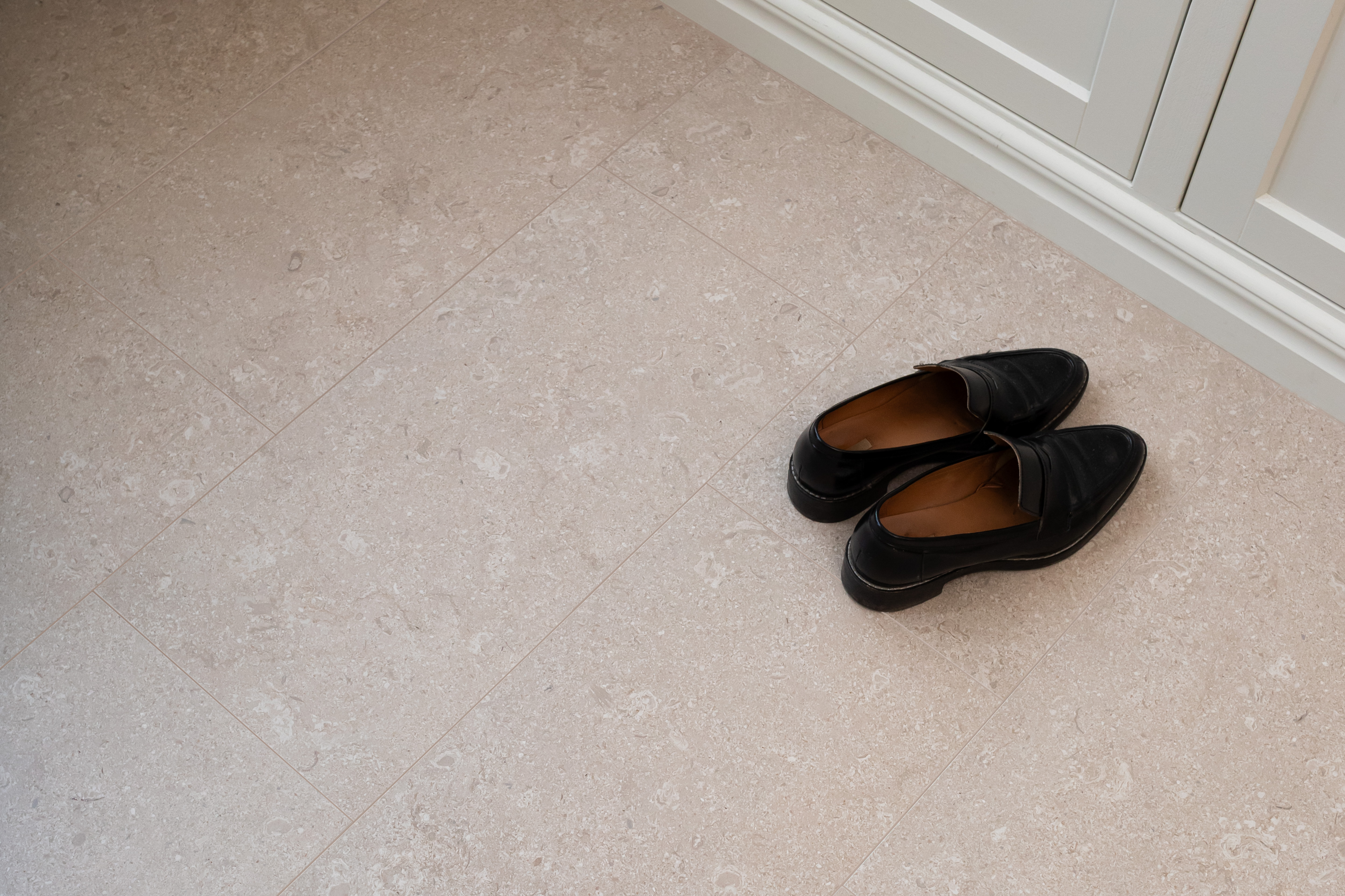 Limestone Ivory 304001 Hall Skor Närbild Liggande